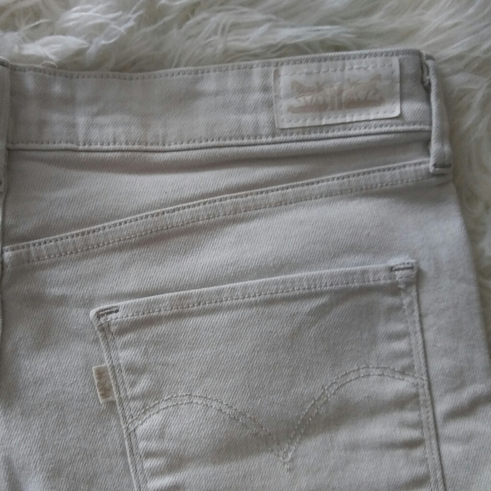 Levi’s White Label Rolled Hem Cream Shorts Size 30 - Picture 6 of 12